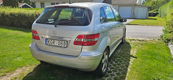 Mercedes-Benz B170 2 of 6