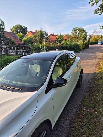 Volvo V40 Cross Country 3 of 5