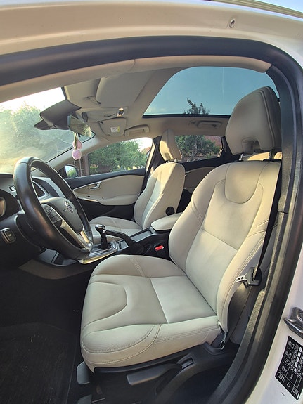 Volvo V40 Cross Country 5 of 5
