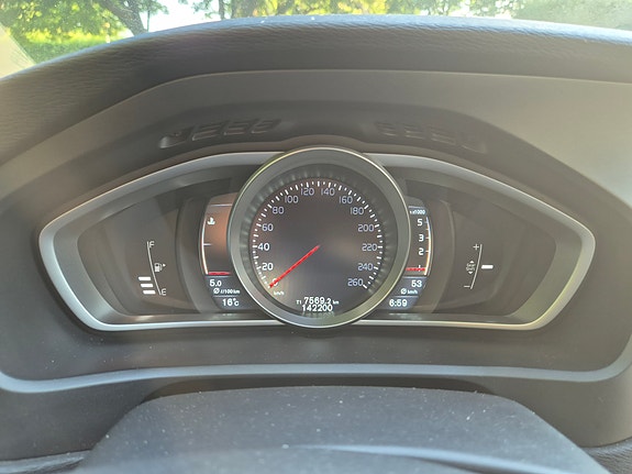 Volvo V40 Cross Country 7 of 10