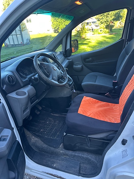 Nissan NV200 4 of 5