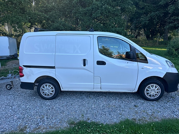 Nissan NV200 2 of 5