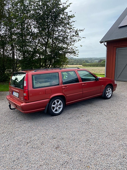 Volvo V70 4 of 5