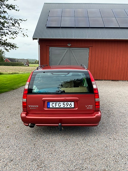Volvo V70 3 of 5