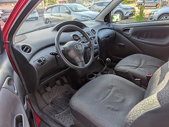 Toyota Yaris 5 of 5
