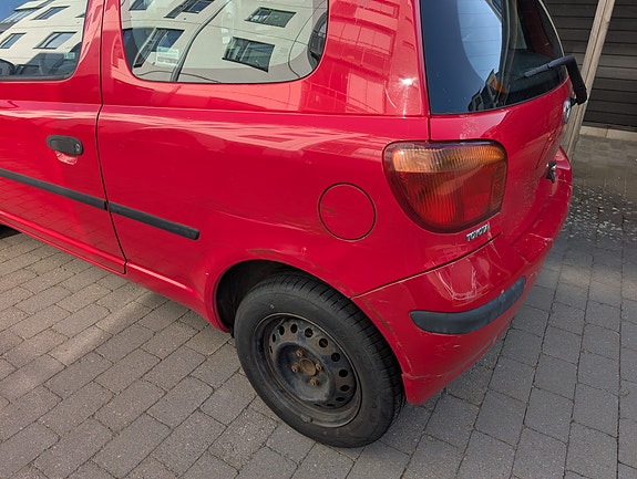 Toyota Yaris 2 of 5