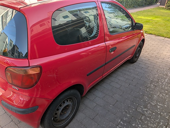 Toyota Yaris 3 of 5