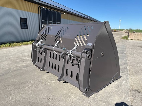 SE Equipment  högtippande skopa 5 kbm 2 of 5