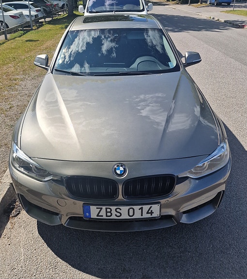 BMW 330e 2 of 5
