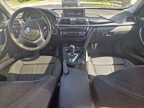 BMW 330e 4 of 5