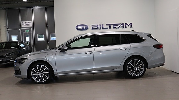 Skoda Superb 2 of 5