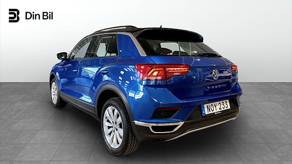 Volkswagen T-Roc 3 of 5
