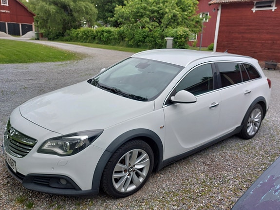 Opel Insignia Country Tourer 2 of 3