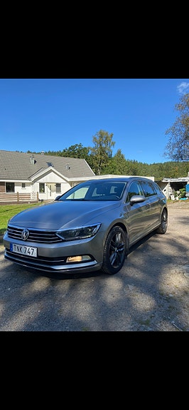 Volkswagen Passat 2 of 2