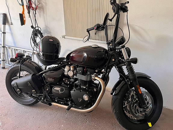 Triumph BONNEVILLE BOBBER STEALTH EDITION 4 of 8
