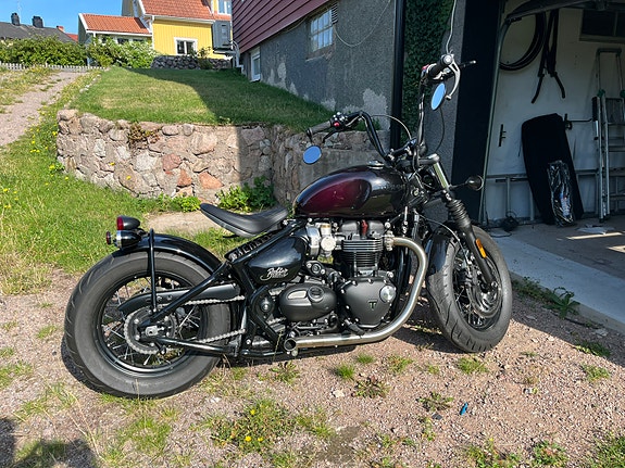 Triumph BONNEVILLE BOBBER STEALTH EDITION 3 of 8