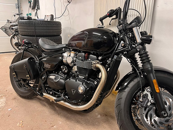 Triumph BONNEVILLE BOBBER STEALTH EDITION 6 of 8