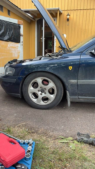 Volvo V70 4 of 5