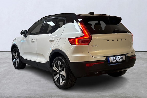 Volvo XC40 2 of 5