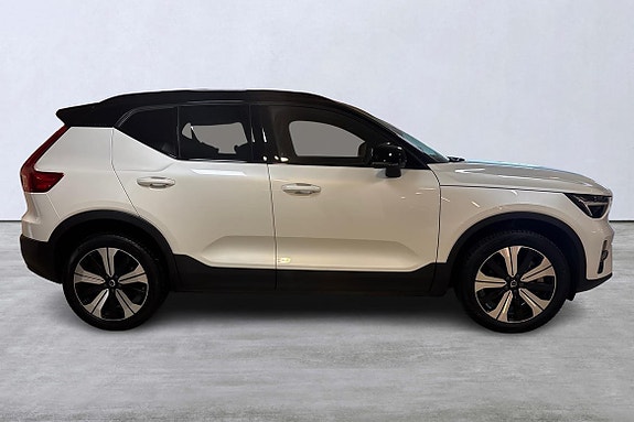 Volvo XC40 3 of 5