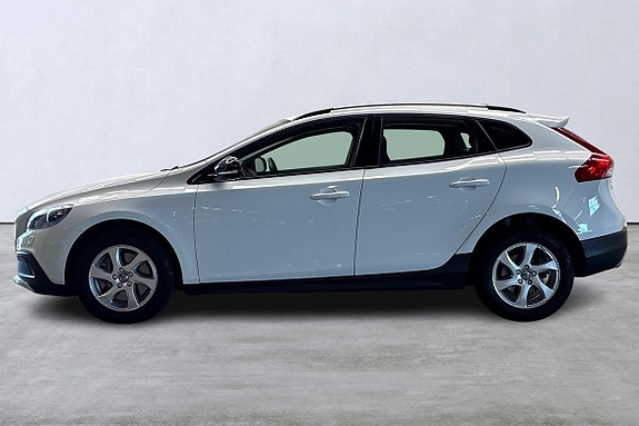 Volvo V40 Cross Country 2 of 19