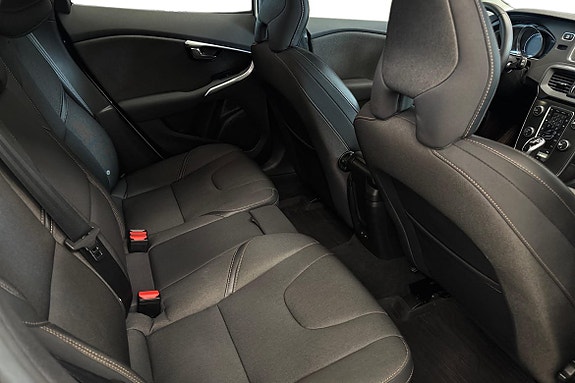 Volvo V40 Cross Country 11 of 19