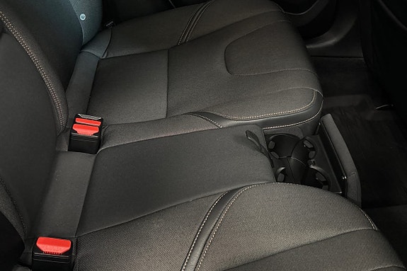 Volvo V40 Cross Country 15 of 19