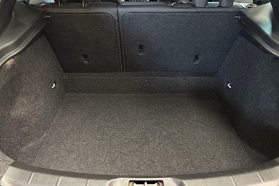 Volvo V40 Cross Country 13 of 19