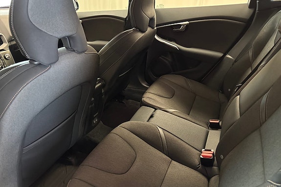 Volvo V40 Cross Country 12 of 19