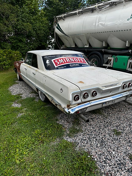 Chevrolet Impala 2 of 5