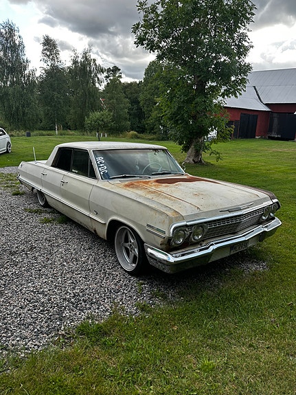 Chevrolet Impala 3 of 5