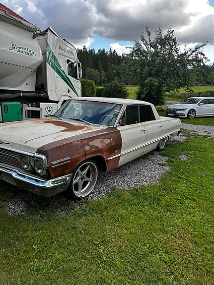 Chevrolet Impala 4 of 5