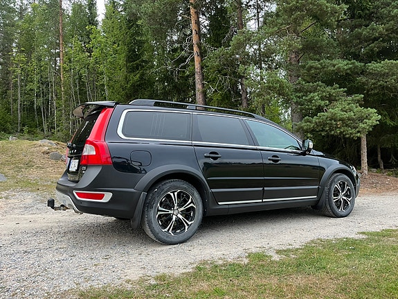 Volvo XC70 2 of 5