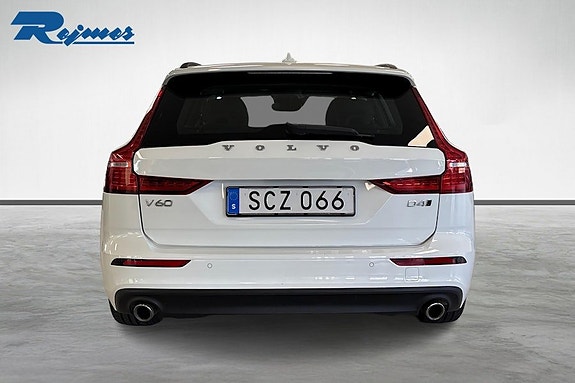 Volvo V60 4 of 5