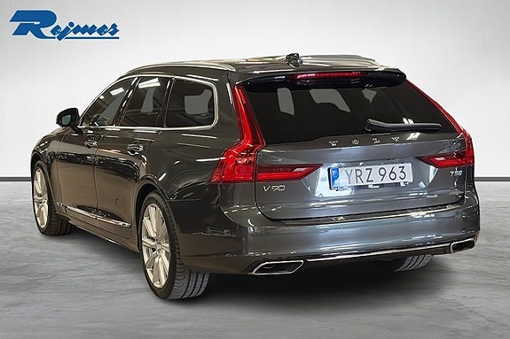 Volvo V90 2 of 5