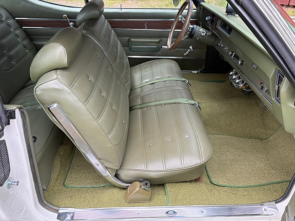Oldsmobile Cutlass 9 of 13