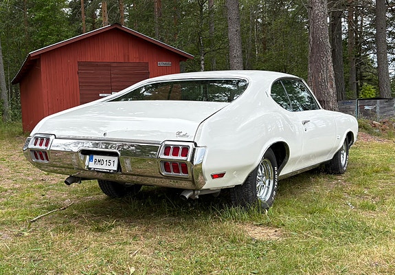 Oldsmobile Cutlass 4 of 13