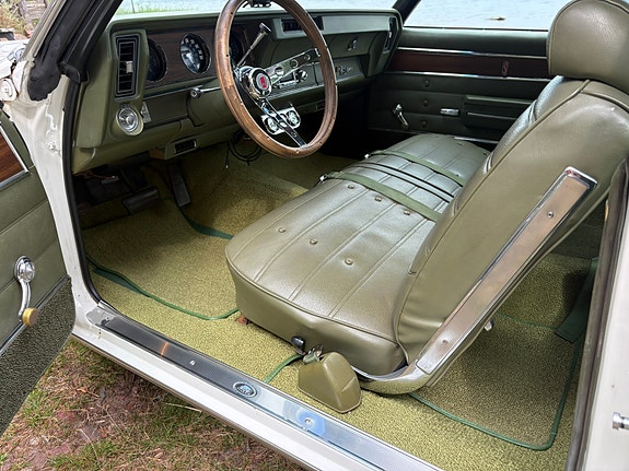 Oldsmobile Cutlass 8 of 13