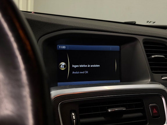 Volvo V60 12 of 16