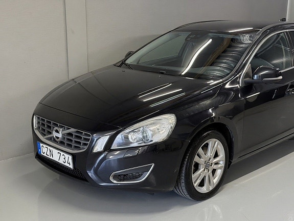 Volvo V60 4 of 16