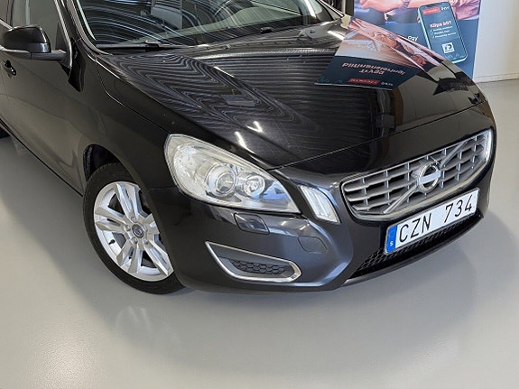 Volvo V60 2 of 16