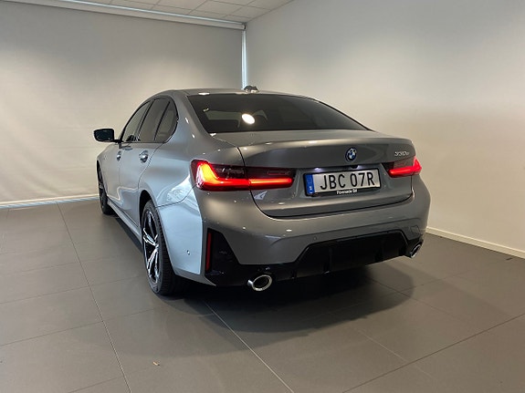 BMW 330e 13 of 15