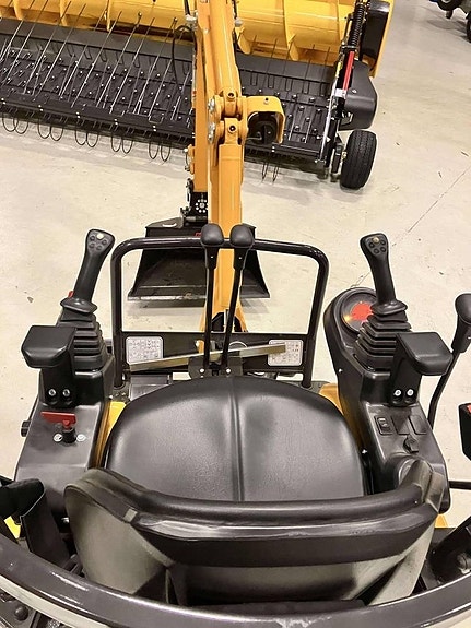 Kato HD 12 VXE 4 of 6