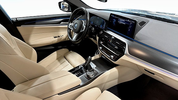 BMW 530e 3 of 5