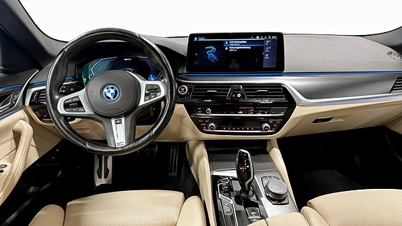 BMW 530e 4 of 5