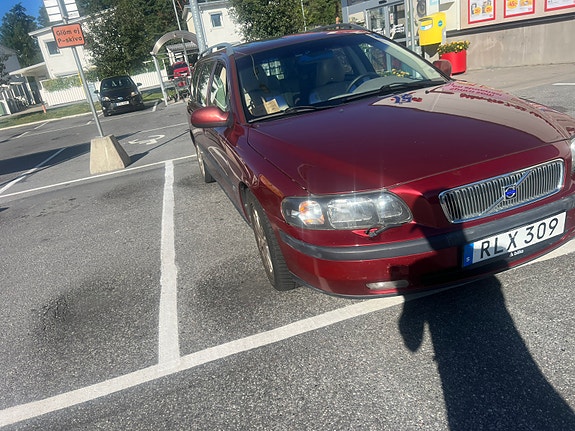 Volvo V70 4 of 5