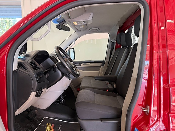 Volkswagen Transporter 10 of 16