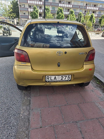 Toyota Yaris 3 of 3