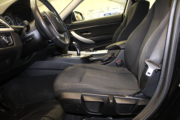 BMW 318d 14 of 17