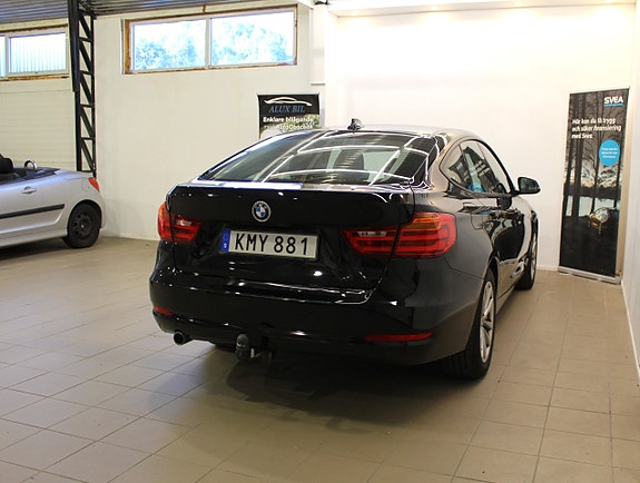 BMW 318d 9 of 17